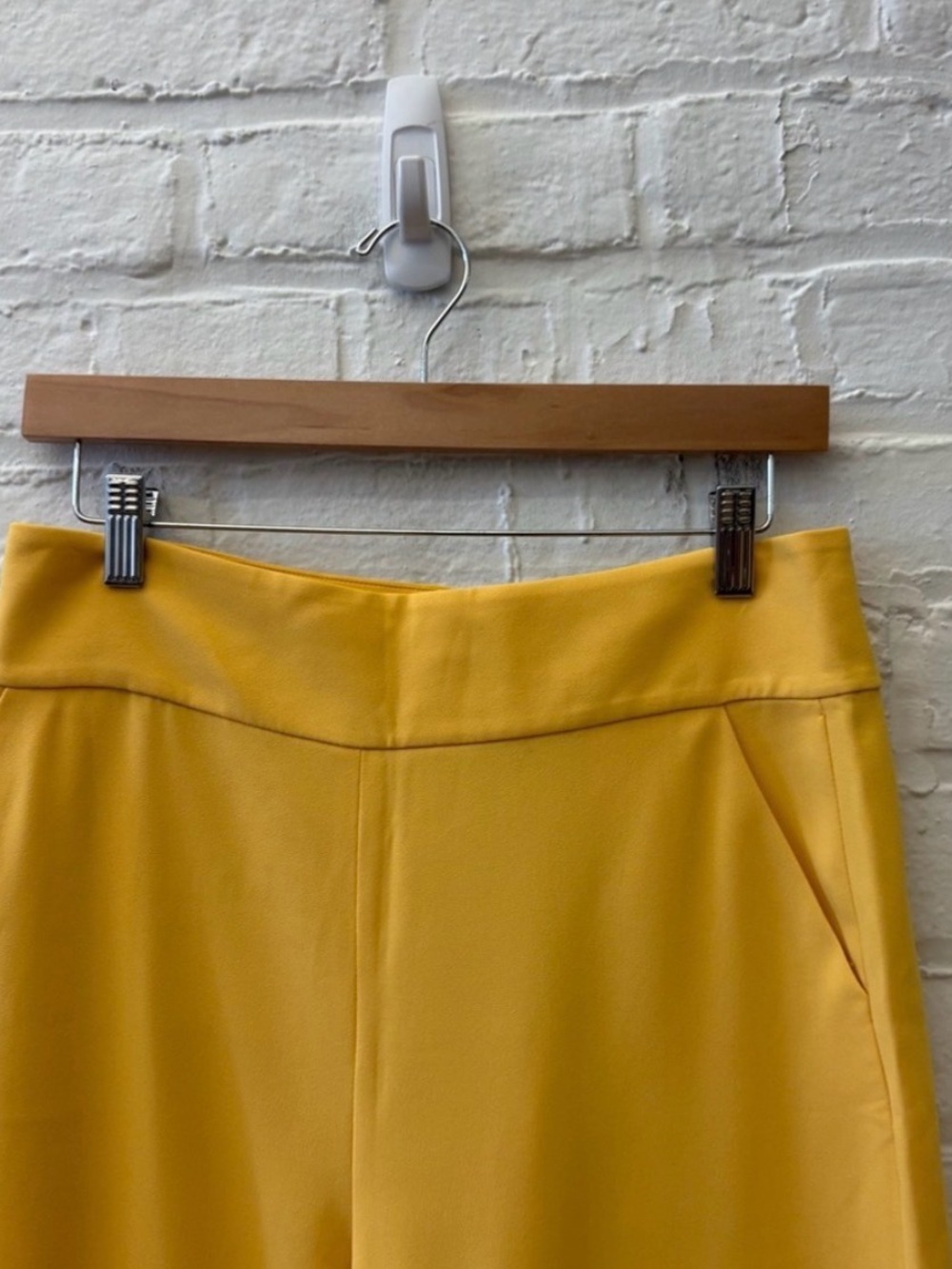 Alice + Olivia || Donald Cropped Wide Leg Trousers Crepe Pants Yellow - Size 8 - Picture 3 of 10